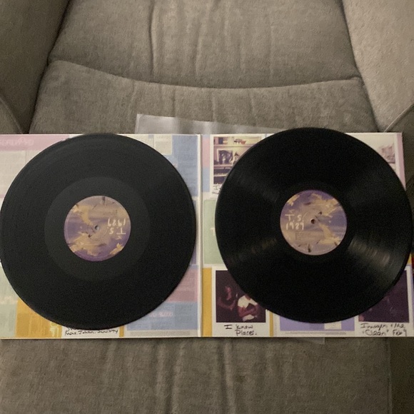 T-Swift 1989 - Picture 5 of 5